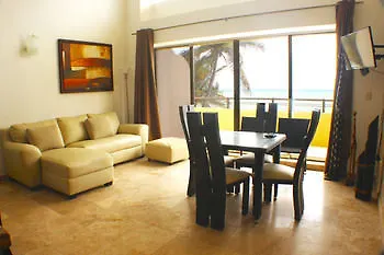 Hotel Ocean Plaza Condos Playa del Carmen