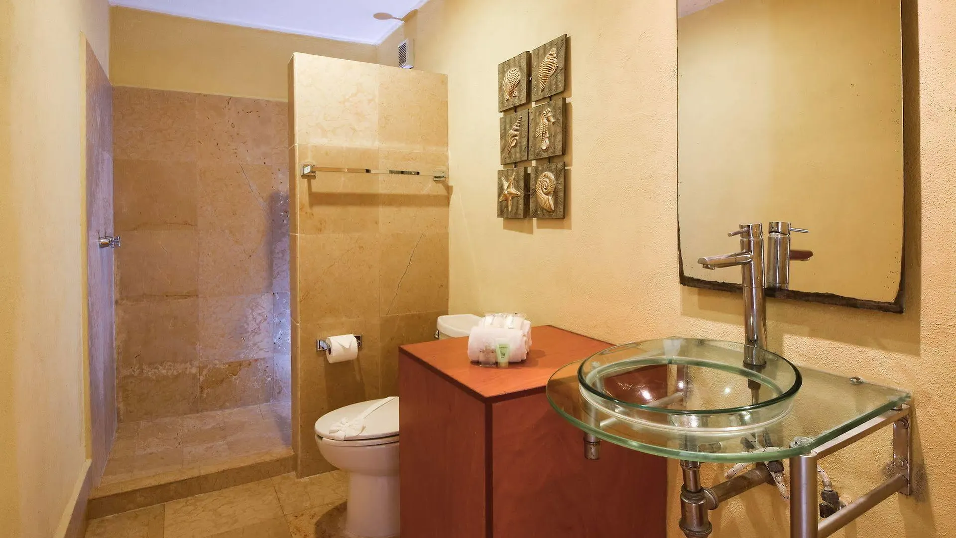 Hotel Ocean Plaza Condos Playa del Carmen